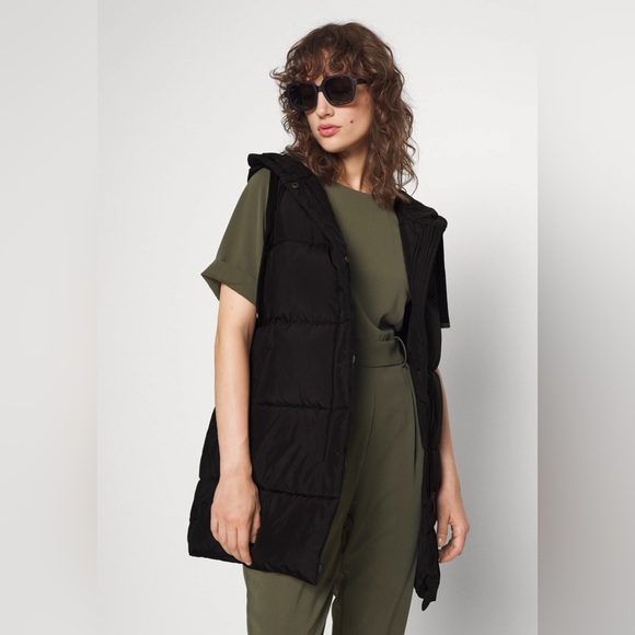 Esqualo Black Bodywarmer Hoodie - US 6 - Picture 1 of 13